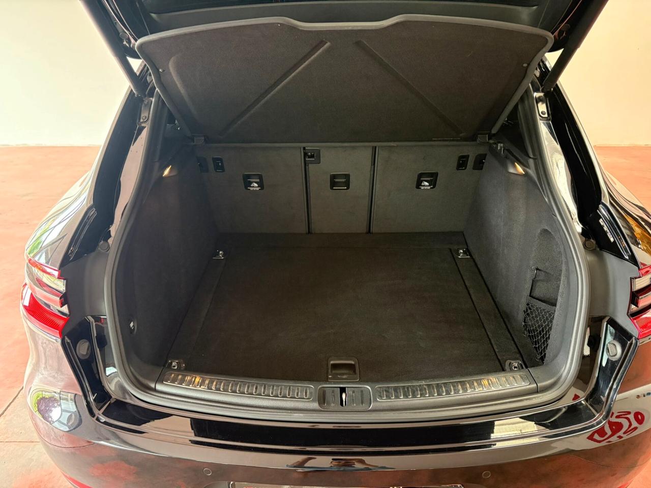 PORSCHE MACAN 4X4 CAMBIO AUT. Benz.2.0 CV 252 Km 121.037 Garanzia 12 mesi