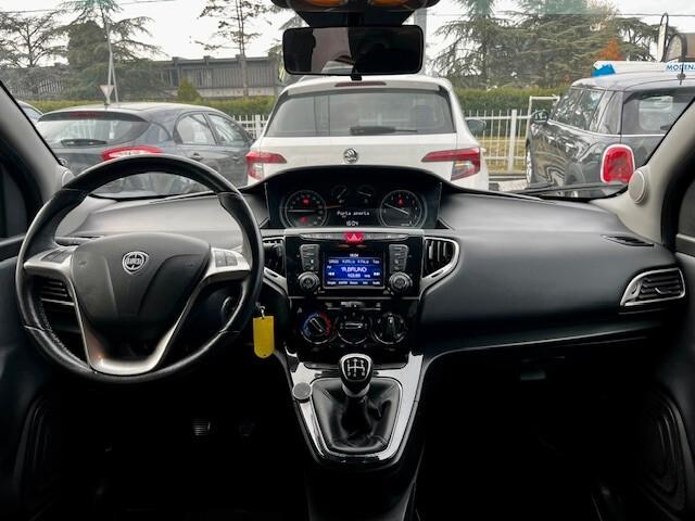 Lancia Ypsilon BLACK 1.2 69cv " SENSORI DI PARCHEGGIO/BLUETOOTH/.