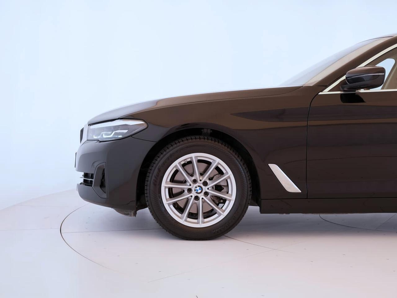 BMW 518d Touring mhev 48V auto