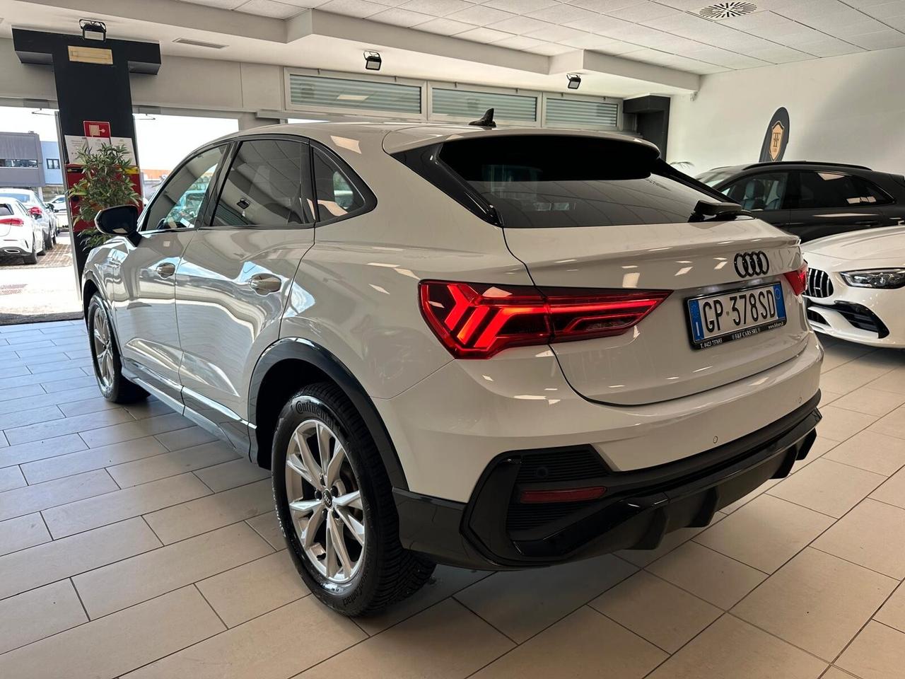 Audi Q3 SPB 35 TDI S tronic line edition Interno ed Esterno Luci Ambiente
