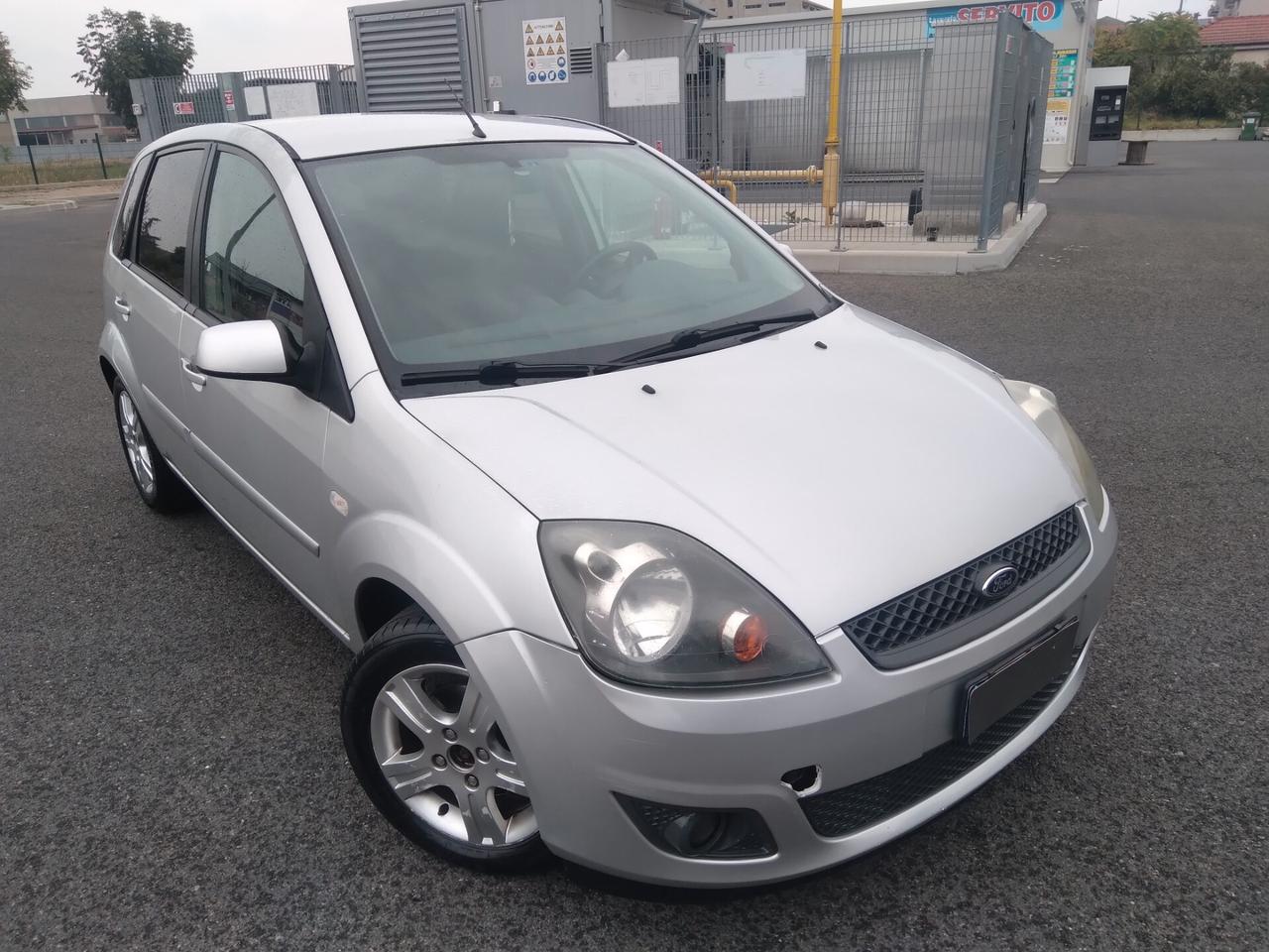 Ford Fiesta 1.2 16V 75cv 5p titanium