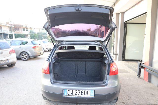 VOLKSWAGEN Golf V 1.6 Benzina 5 Porte Comfortline per NEOPATENTATI