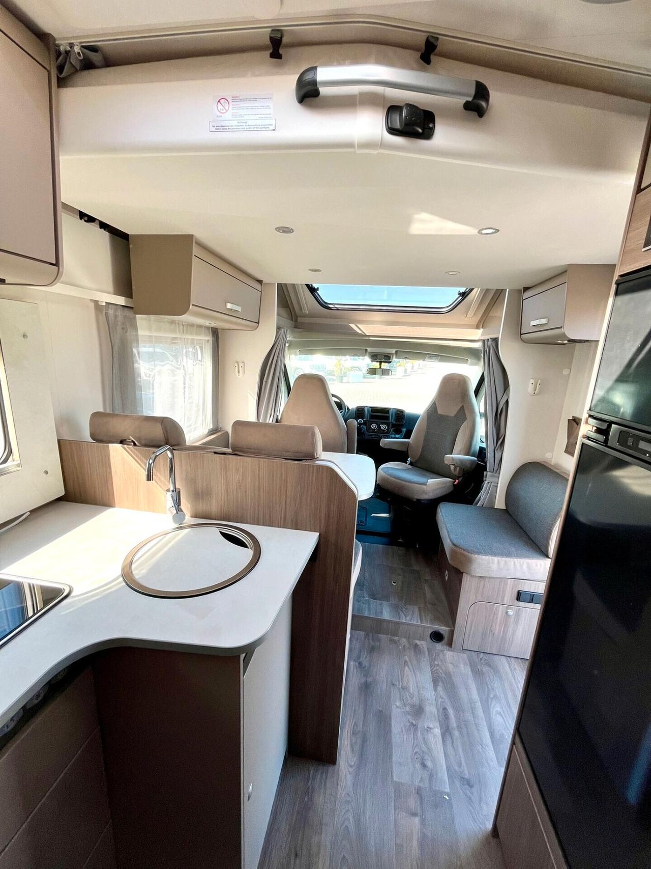 Approfitta su Carado T-447-Km 0