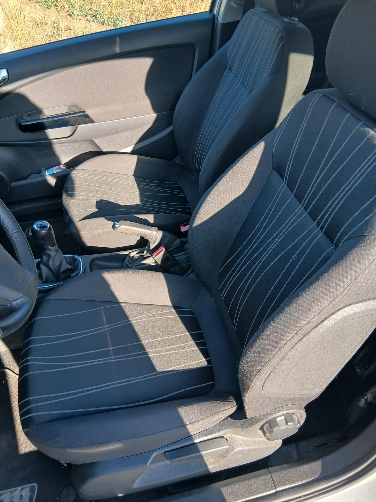 Opel Corsa 1.2 benzina 85 cv