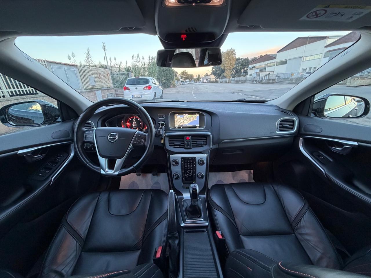 Volvo V40 D2 R-design Momentum