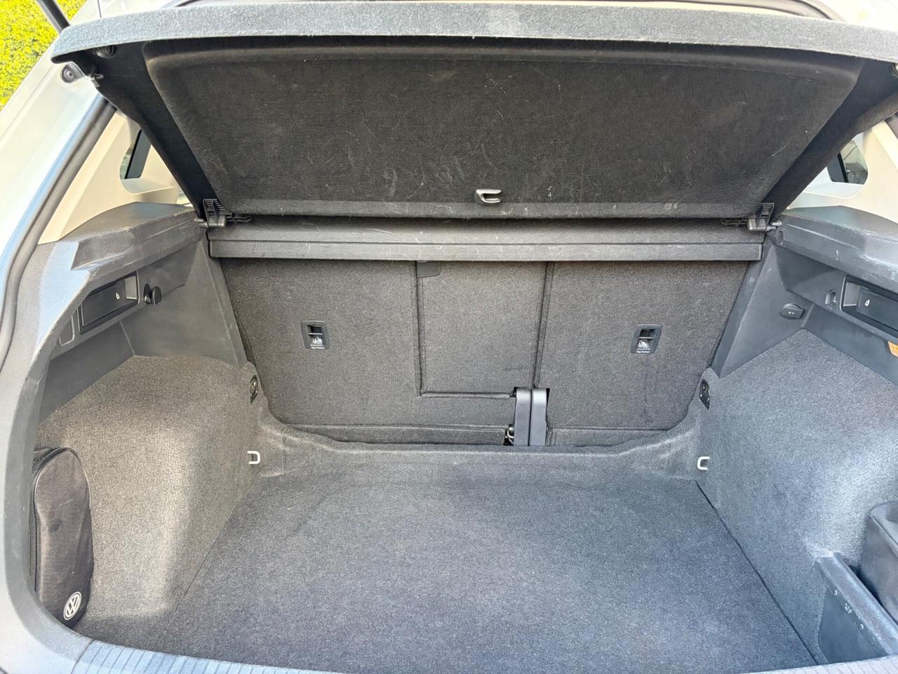 Volkswagen Tiguan 1.6 TDI R-Line strafull !!!