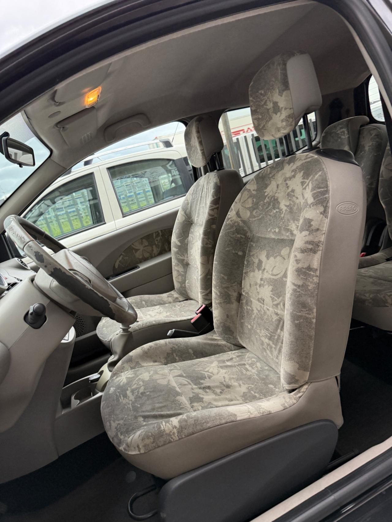 Renault Twingo 1.2 16V INITIALE