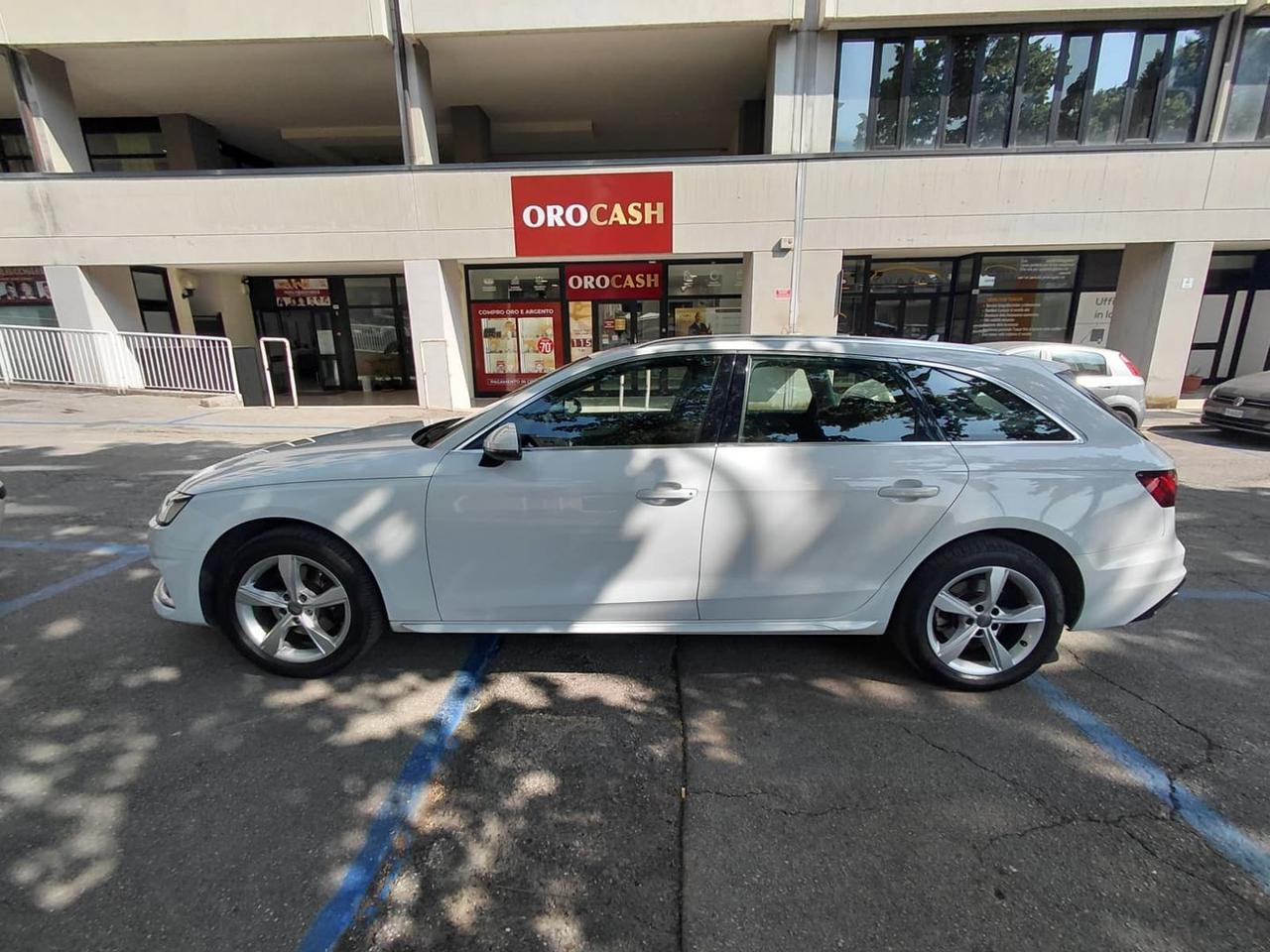Audi A4 Business Advanced 40g-tron #11848