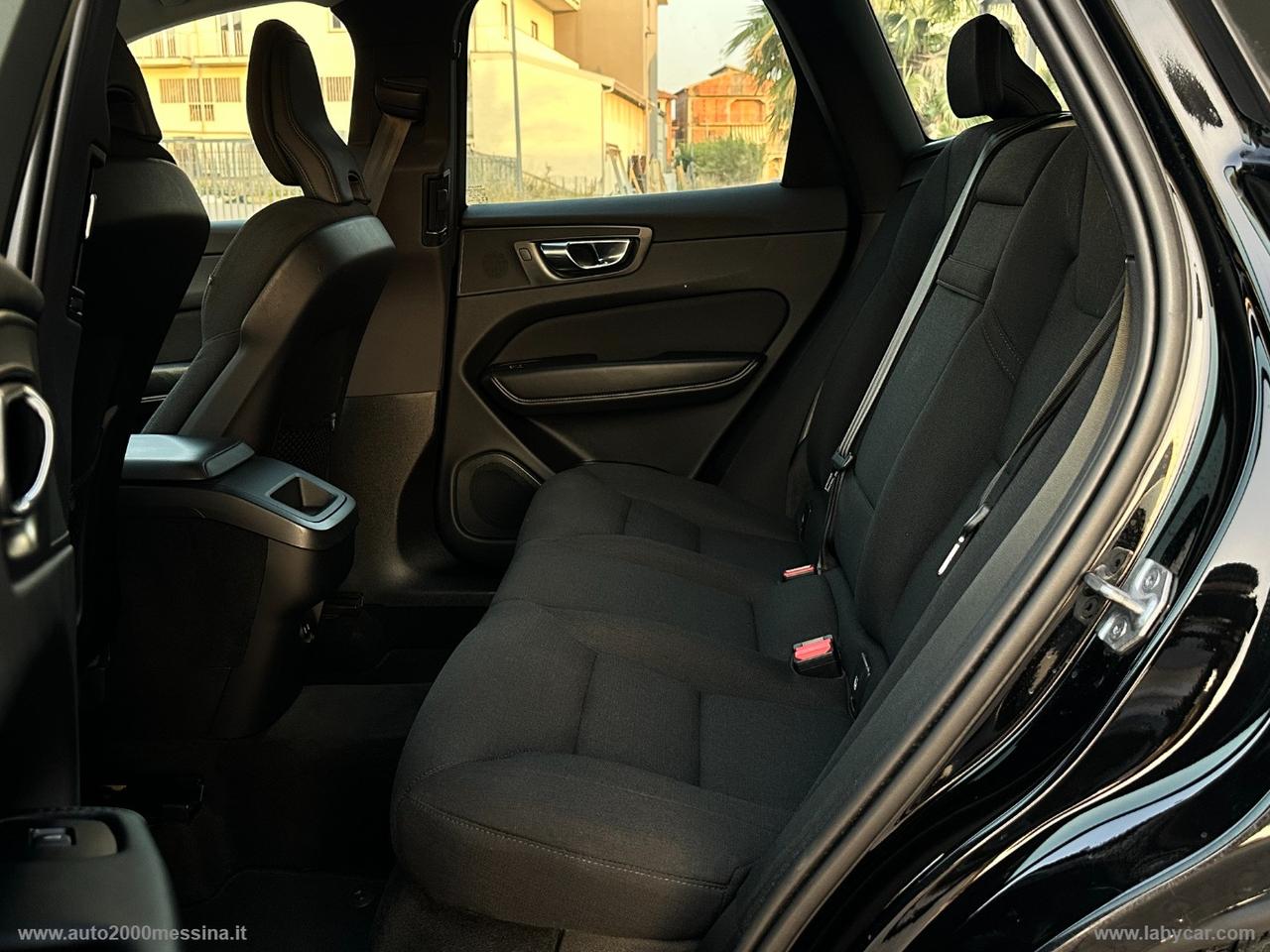 VOLVO XC60 B4 GEARTRONIC MOMENTUM IBRIDO DIESEL/ELETTTICO