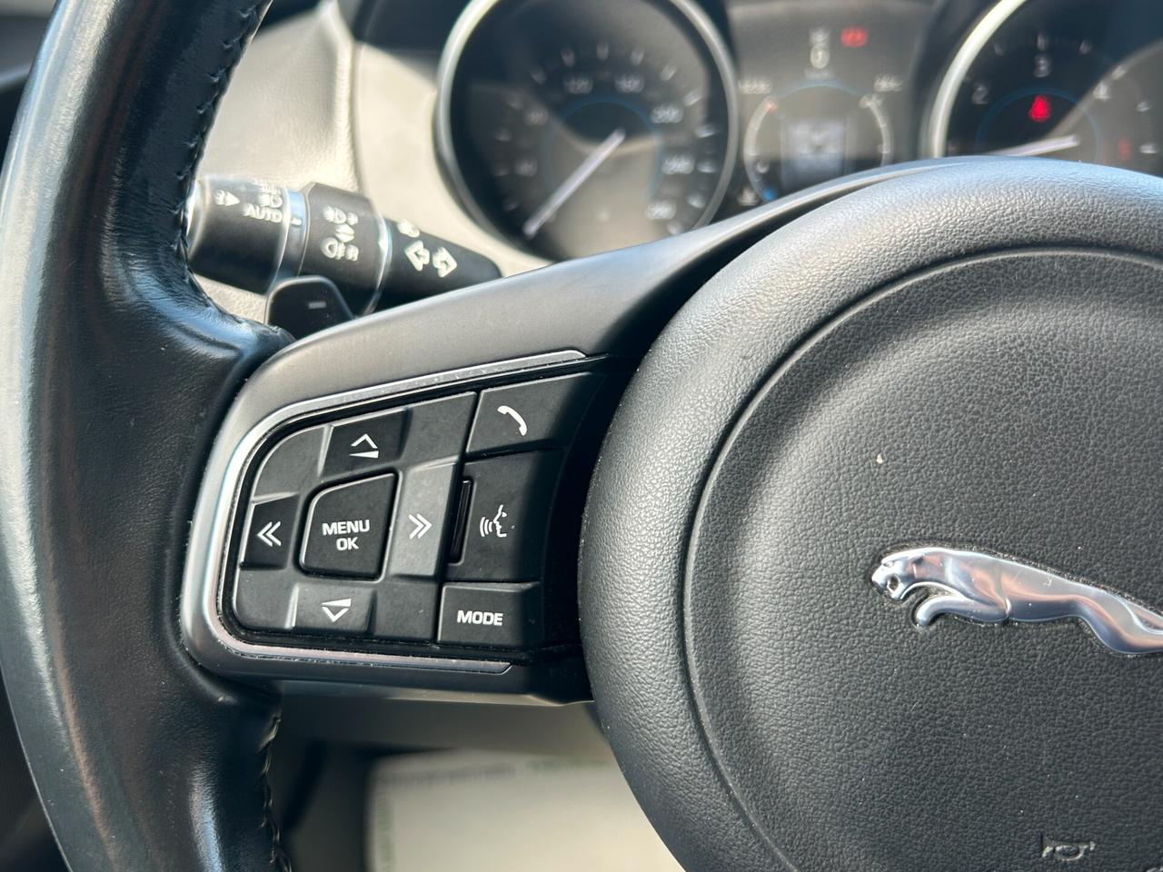 Jaguar F-Pace 2.0 D 180 CV AWD aut. Prestige