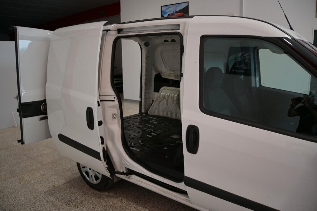 FIAT DOBLO CARGO 1.6 M-JET 90CV 6M. PC-TN PORTATA 586KG LOUNGE ( CLIMA - MIRROR - PORTA LAT. )
