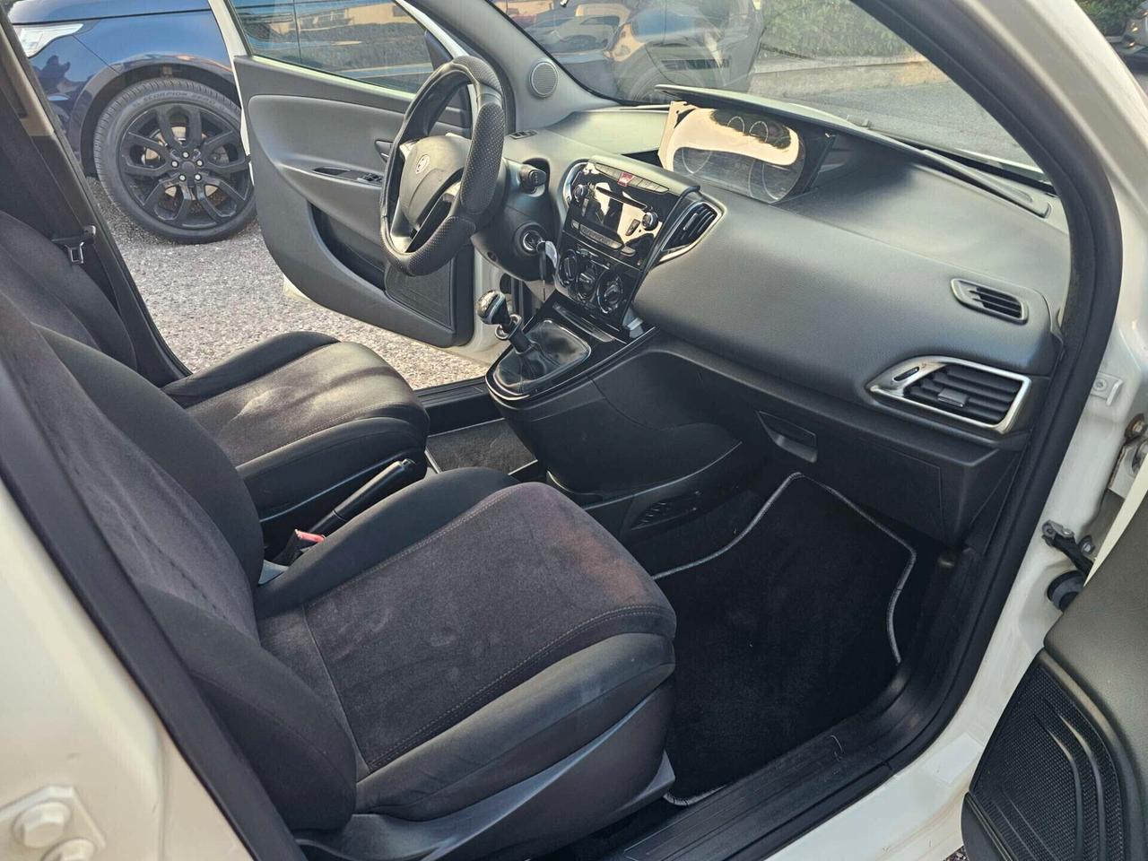 Lancia Ypsilon 0.9 TwinAir 85 CV 5 porte S&S Platinum