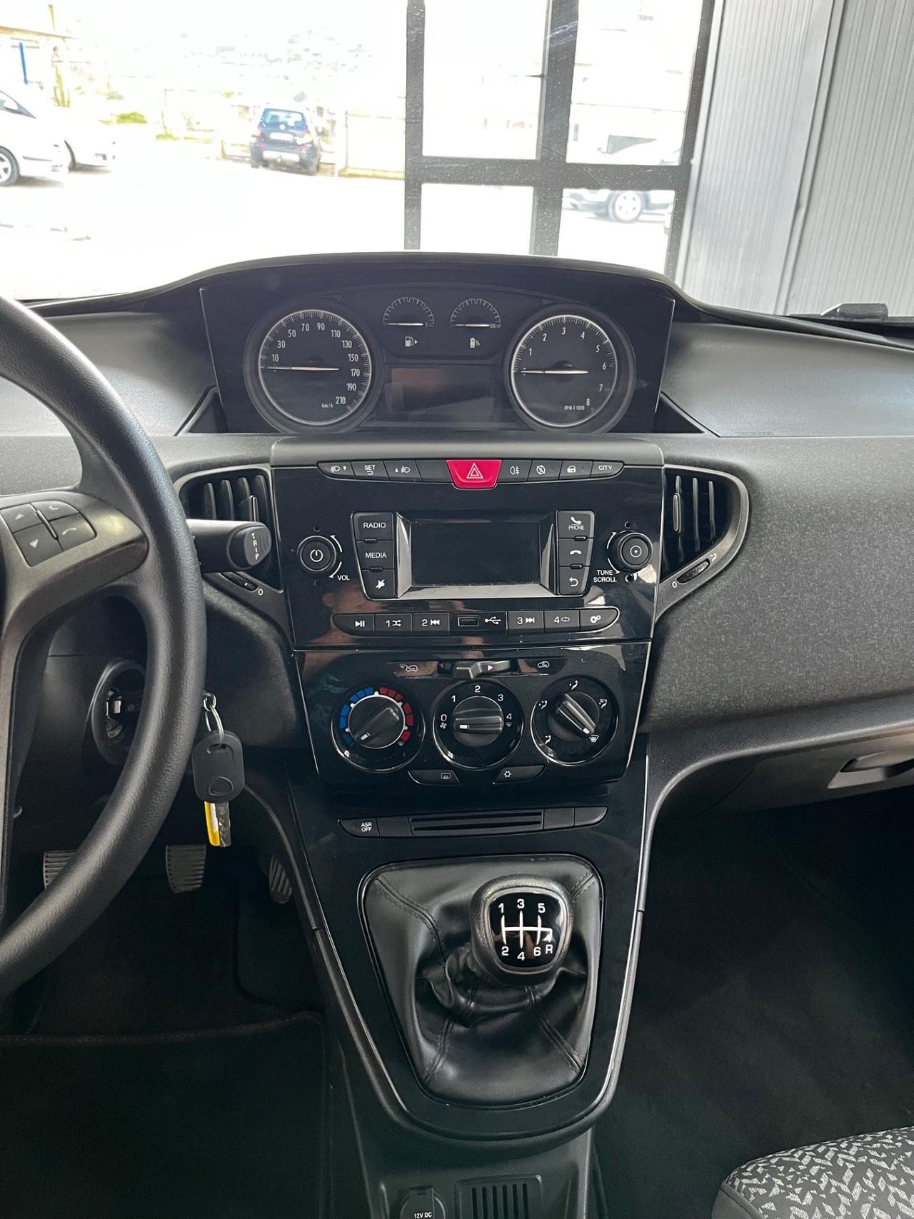 LANCIA YPSILON 1.0 FireFly 5 porte S&S Hybrid Ecochic Silver