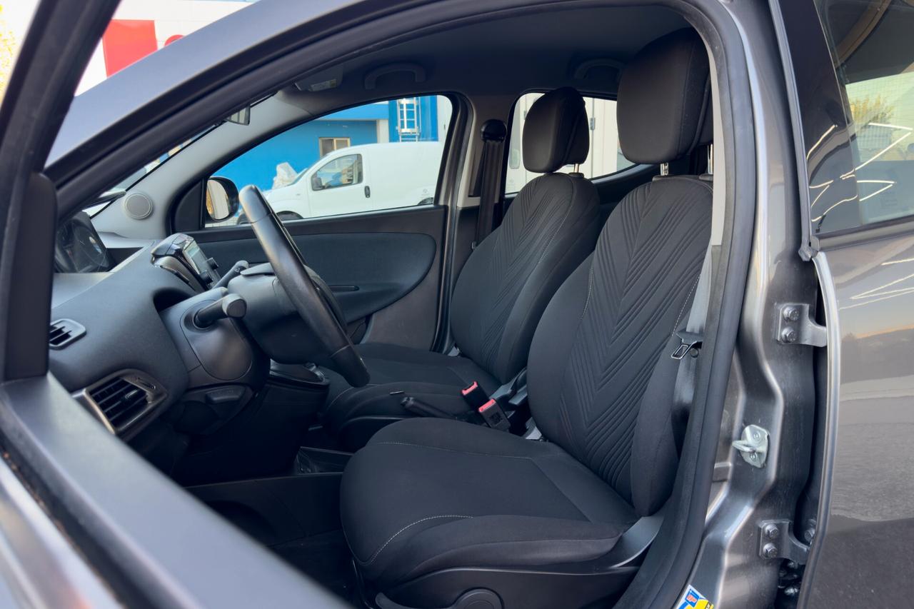 Lancia Ypsilon 1.0 FireFly 5 porte S&S Hybrid Ecochic Gold