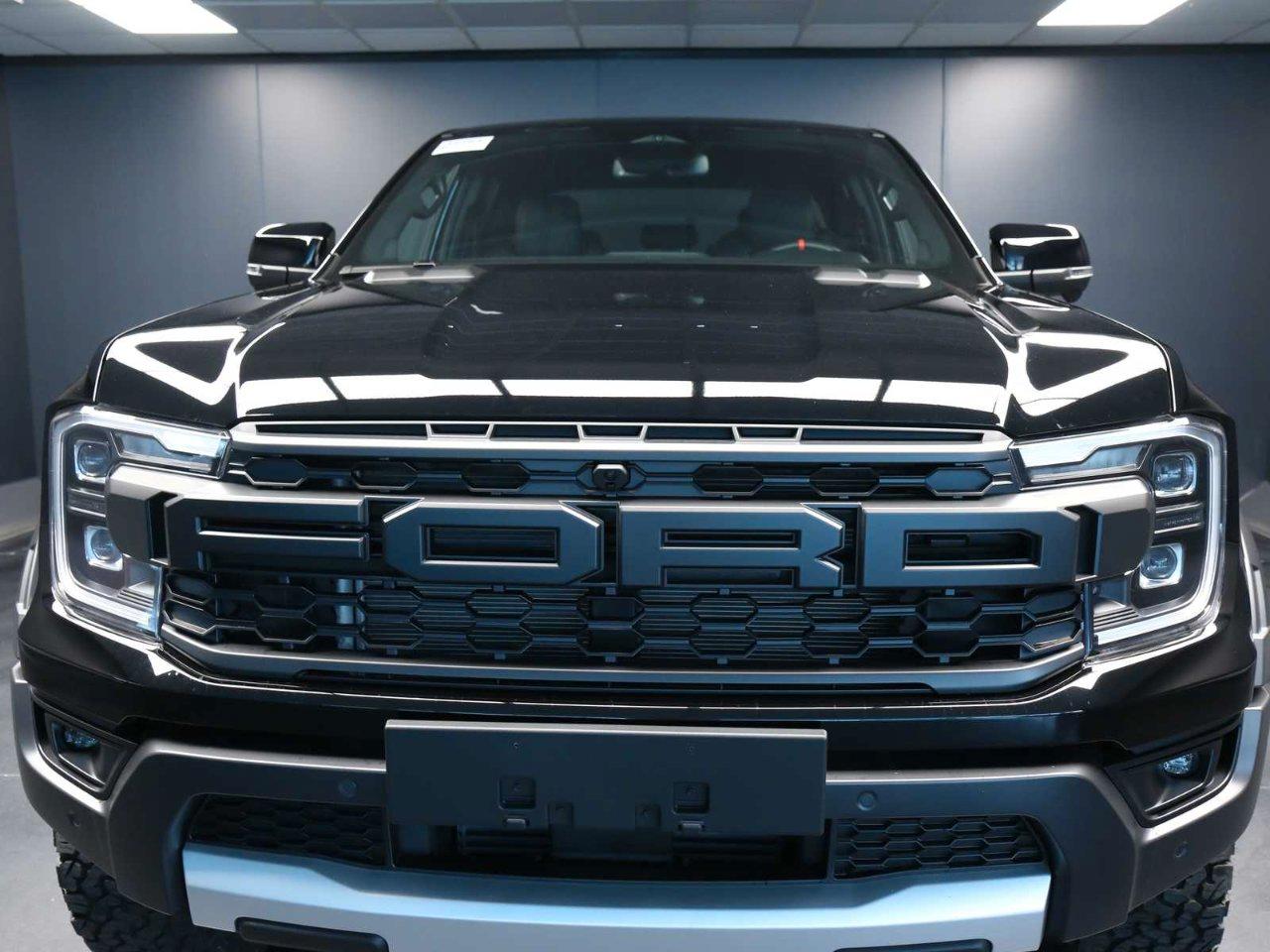 Ford Ranger Raptor 2.0 ecoblue 210cv auto pronto disponibile con due versione di colori