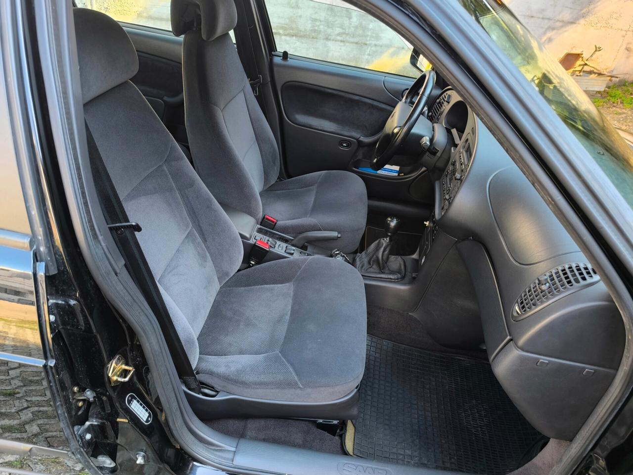 Saab 900 2.0i 16V cat 5 porte SE