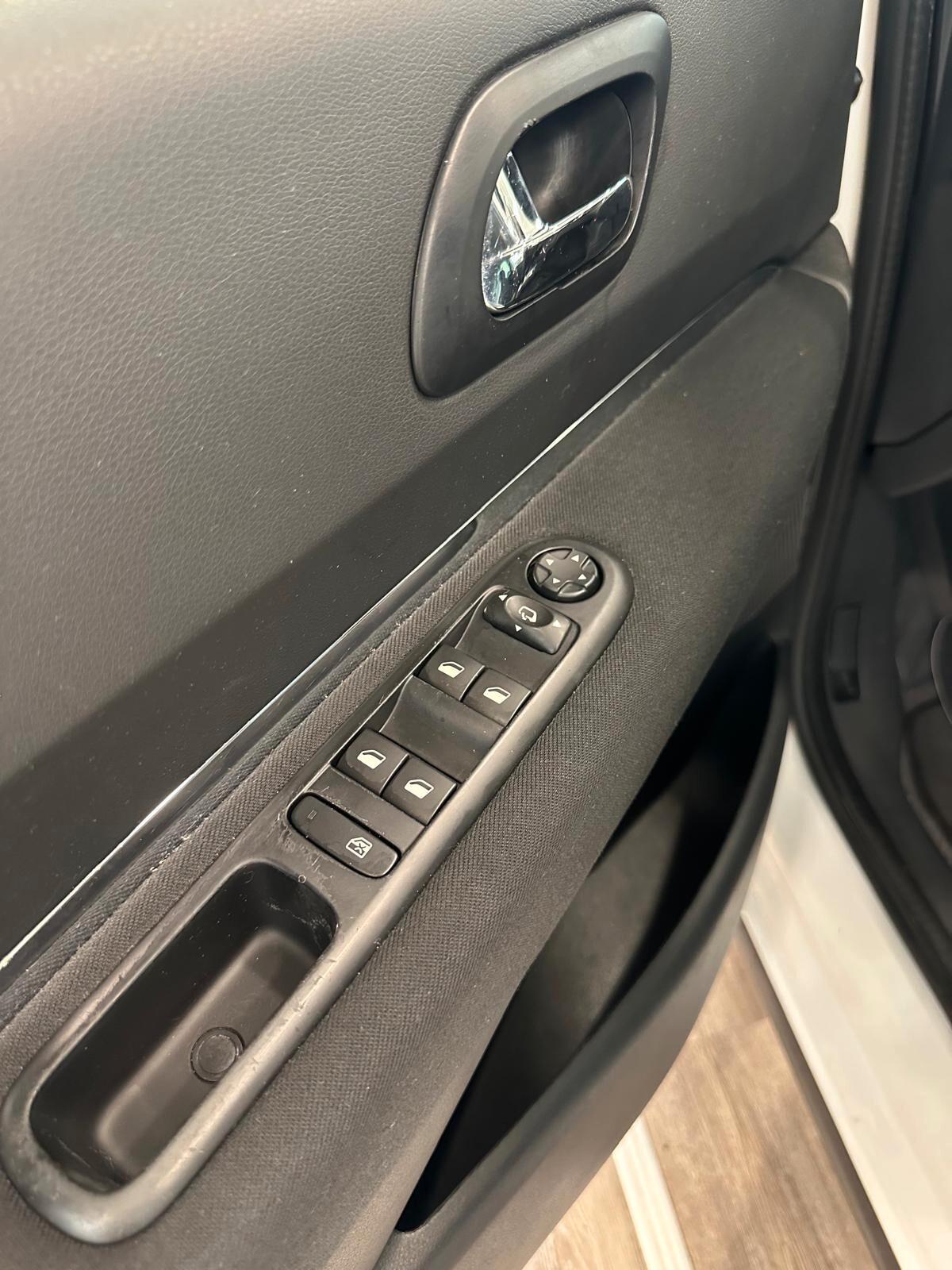 Peugeot 3008 BlueHDi 120 S&S Business