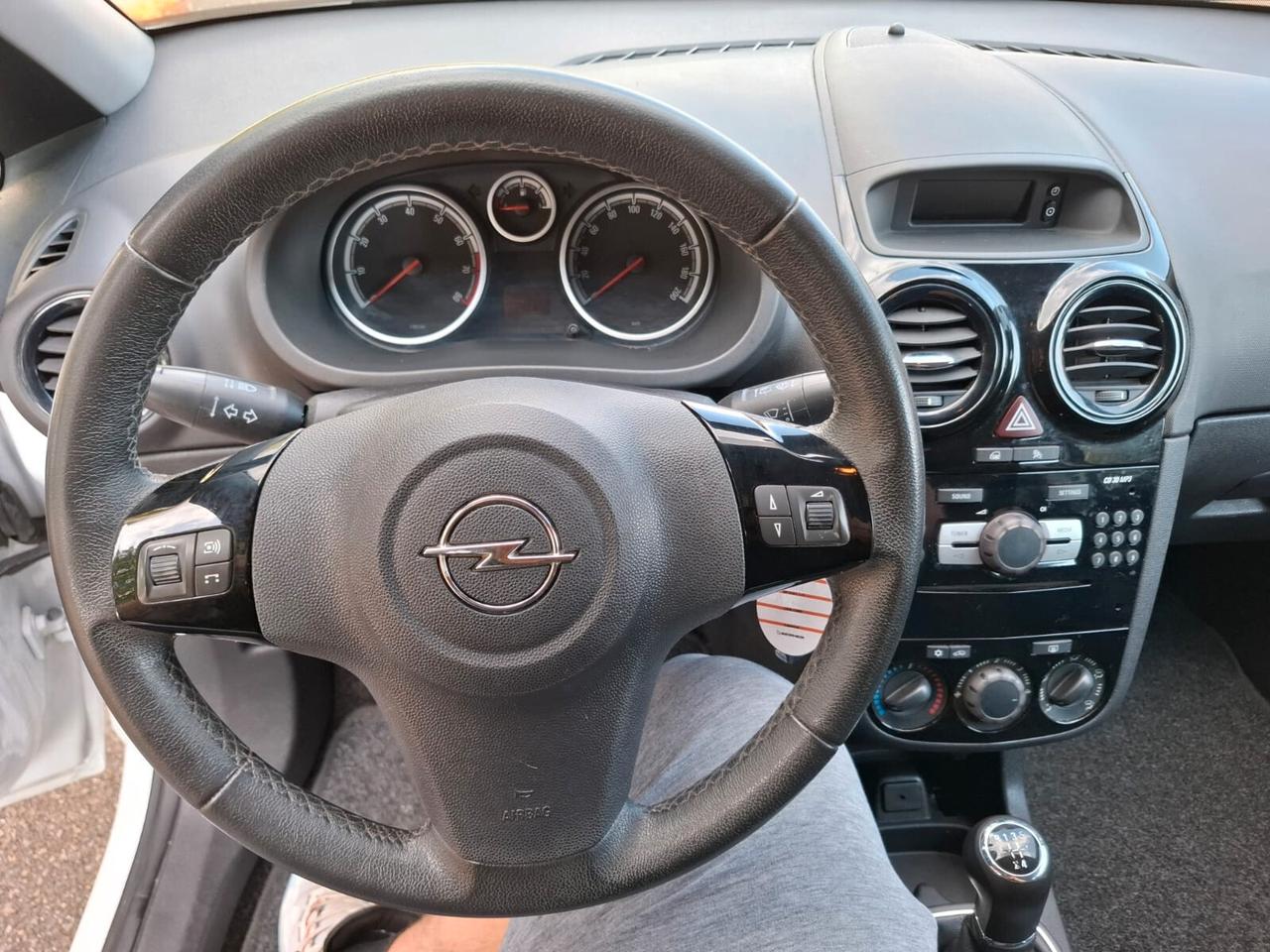 Opel Corsa 1.2 5 porte 2013 SOLAMENTE 99.000 KM