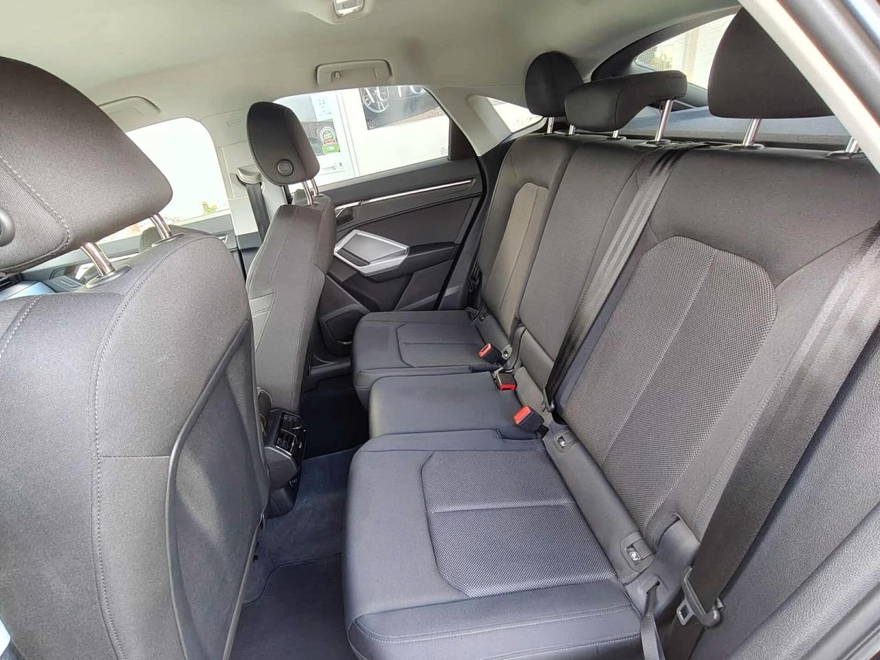 Audi Q3 SPB 35 TDI Identity Black S tronic - 2022