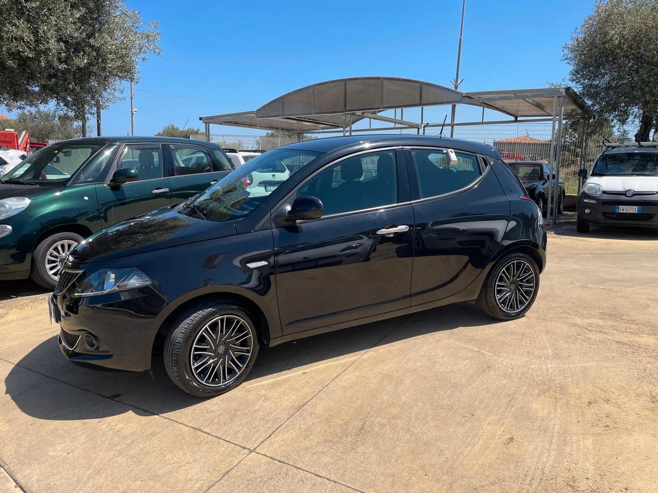 Lancia Ypsilon 1.0 FireFly 5 porte S&S Hybrid Gold