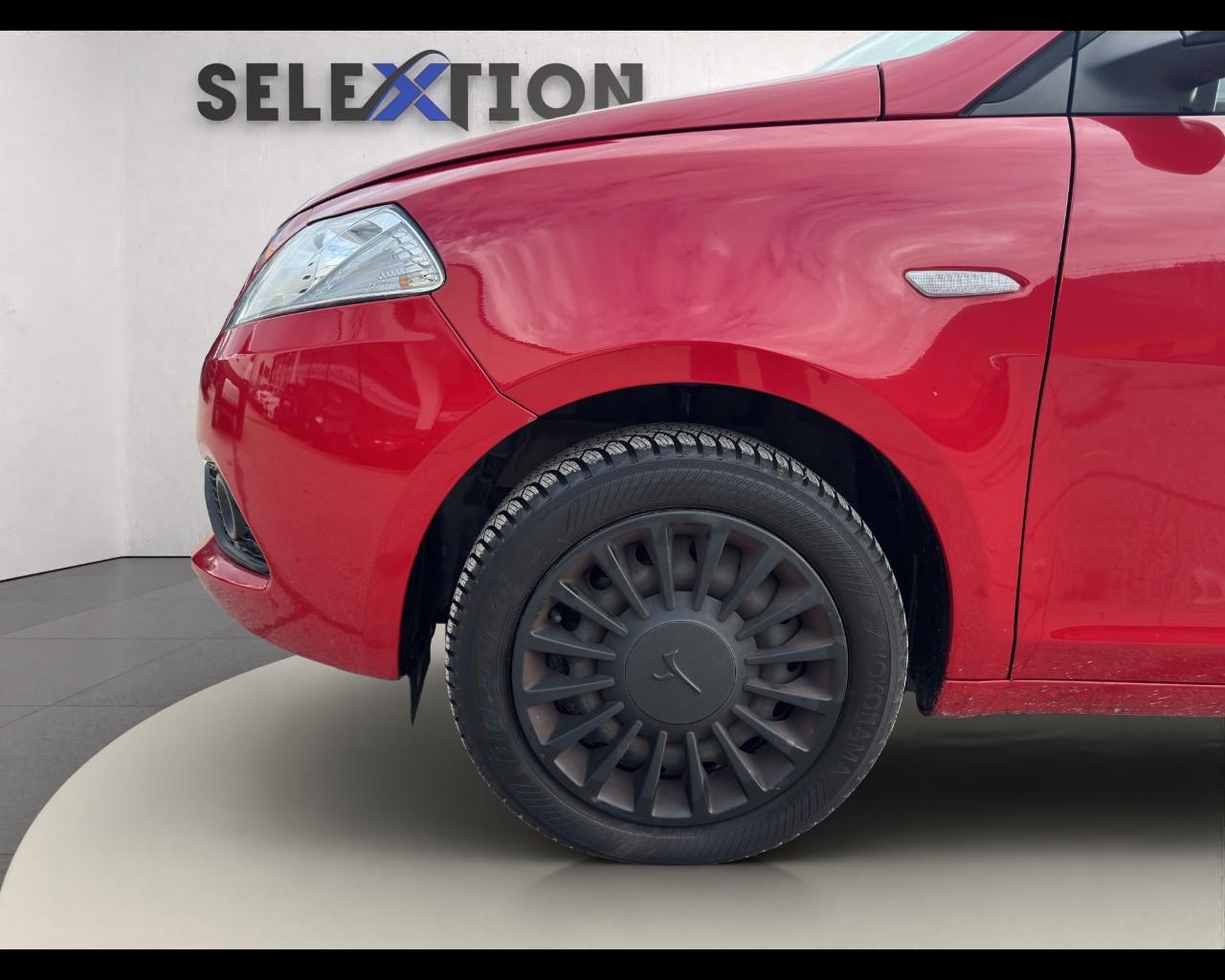 LANCIA Ypsilon 3ª serie - Ypsilon 1.0 FireFly 5 porte S&S Hybrid Ecochic Silver