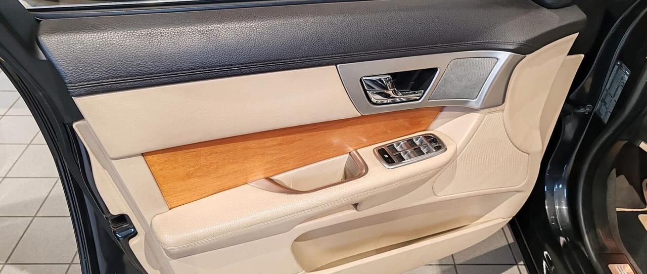 Jaguar XF Sportbrake 2.2 D Business Edition