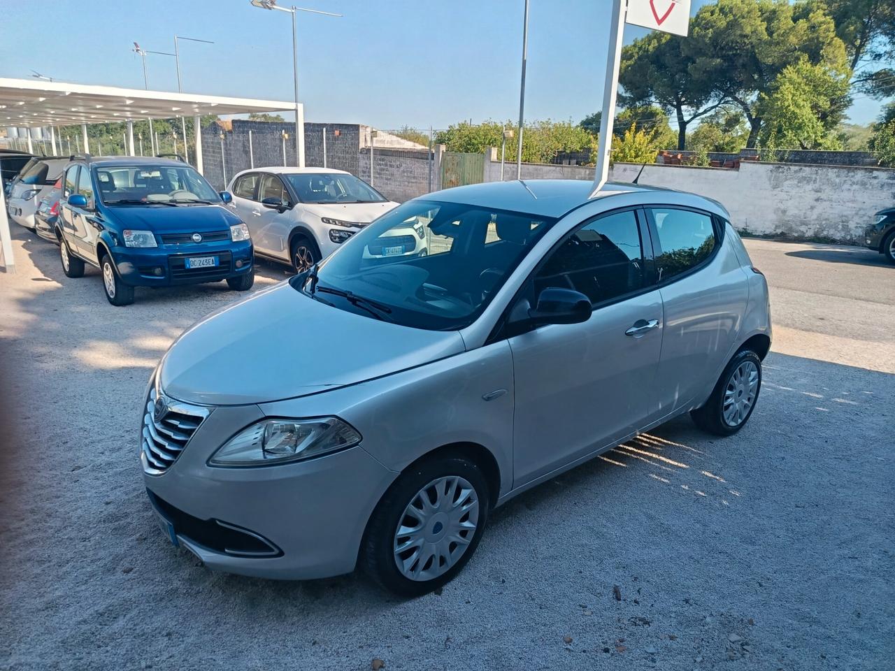 Lancia Ypsilon 1.2 69 CV 5 porte Silver