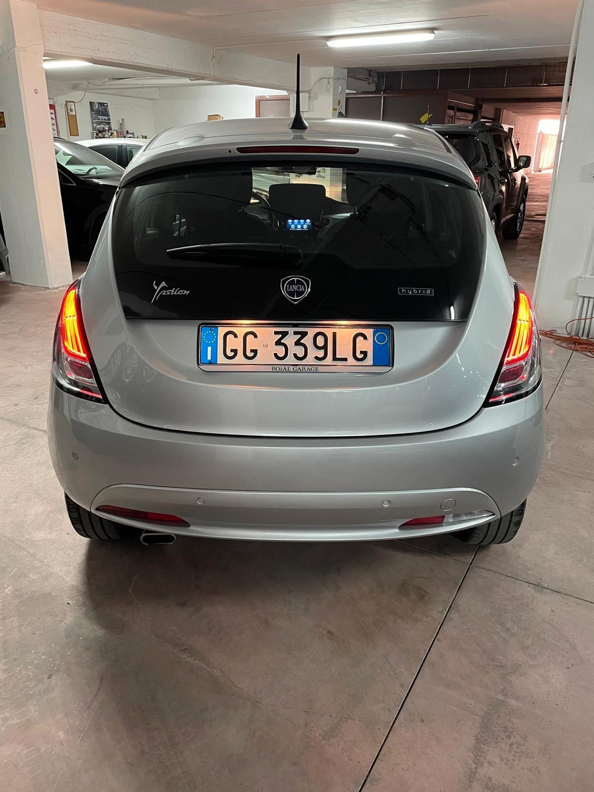 Lancia Ypsilon 1.0 FireFly 5 porte S&S Hybrid Ecochic Gold