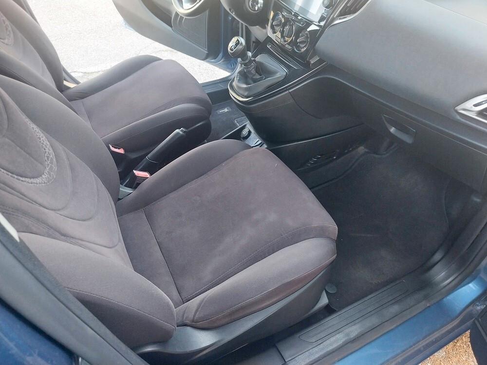 Lancia Ypsilon 1.0 FireFly 5 porte S&S Hybrid Alberta Ferretti