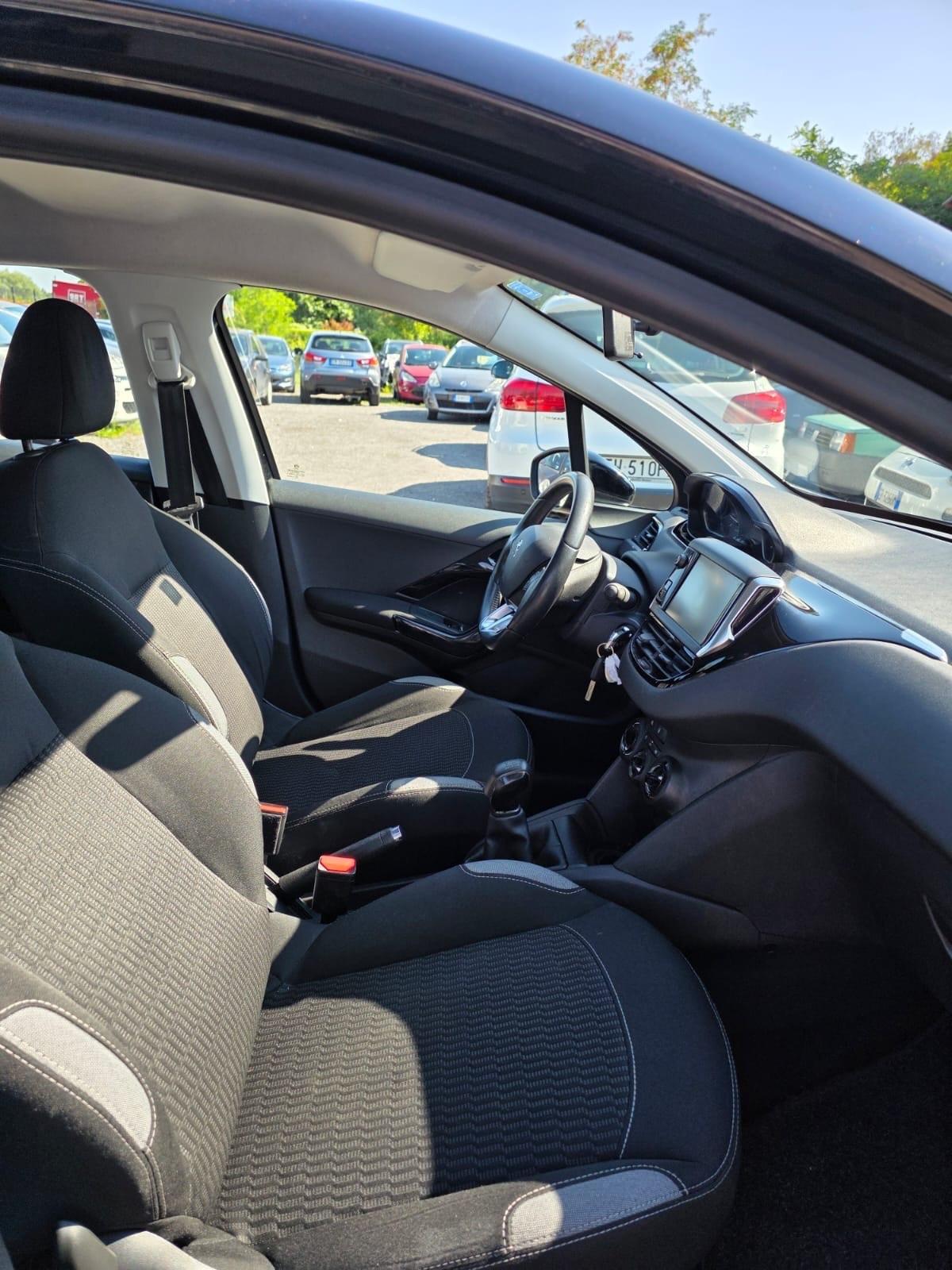 Peugeot 208 2016 5 porte neopatentati