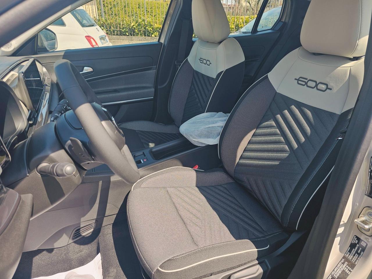 Fiat 600 Hybrid 145 CV ICON