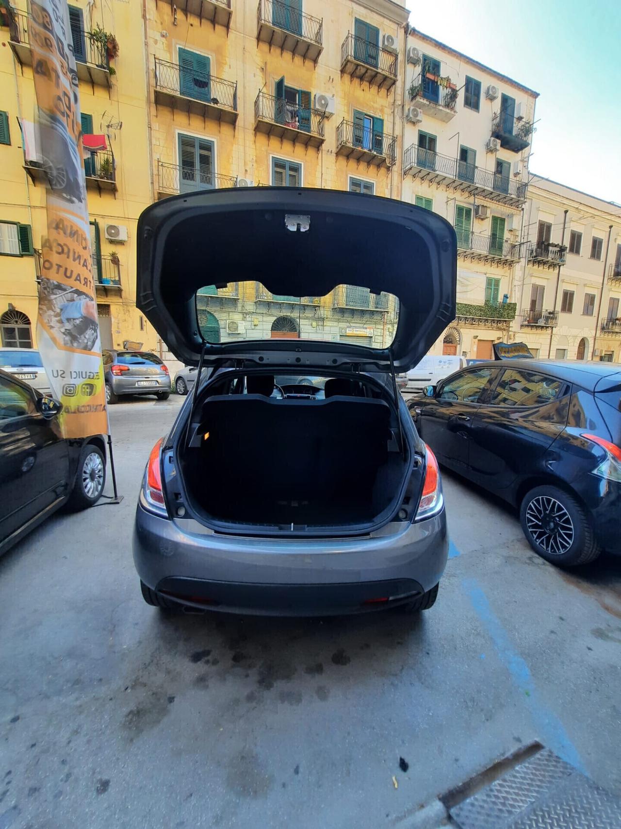 Lancia Ypsilon 1.3 MJT 16V 95 CV 5 porte S&S Platinum FINANZIABILE