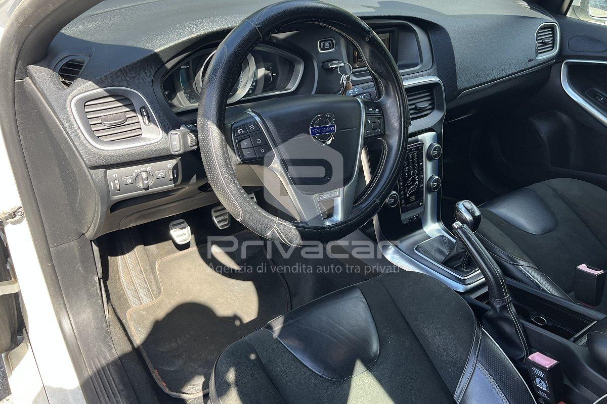 VOLVO V40 D2 R-design Kinetic