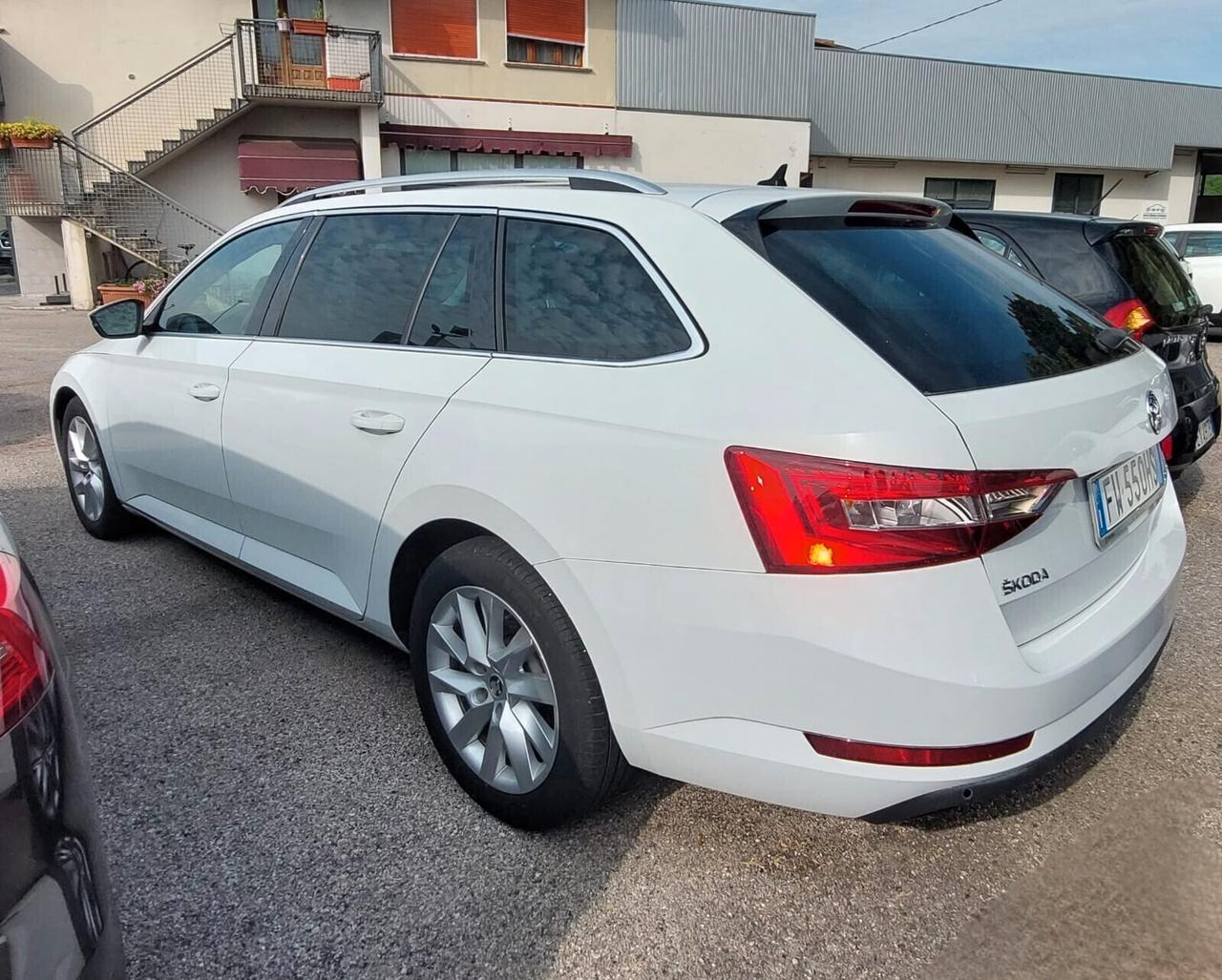Skoda Superb 1.6 Cambio Automatico Neopatentati