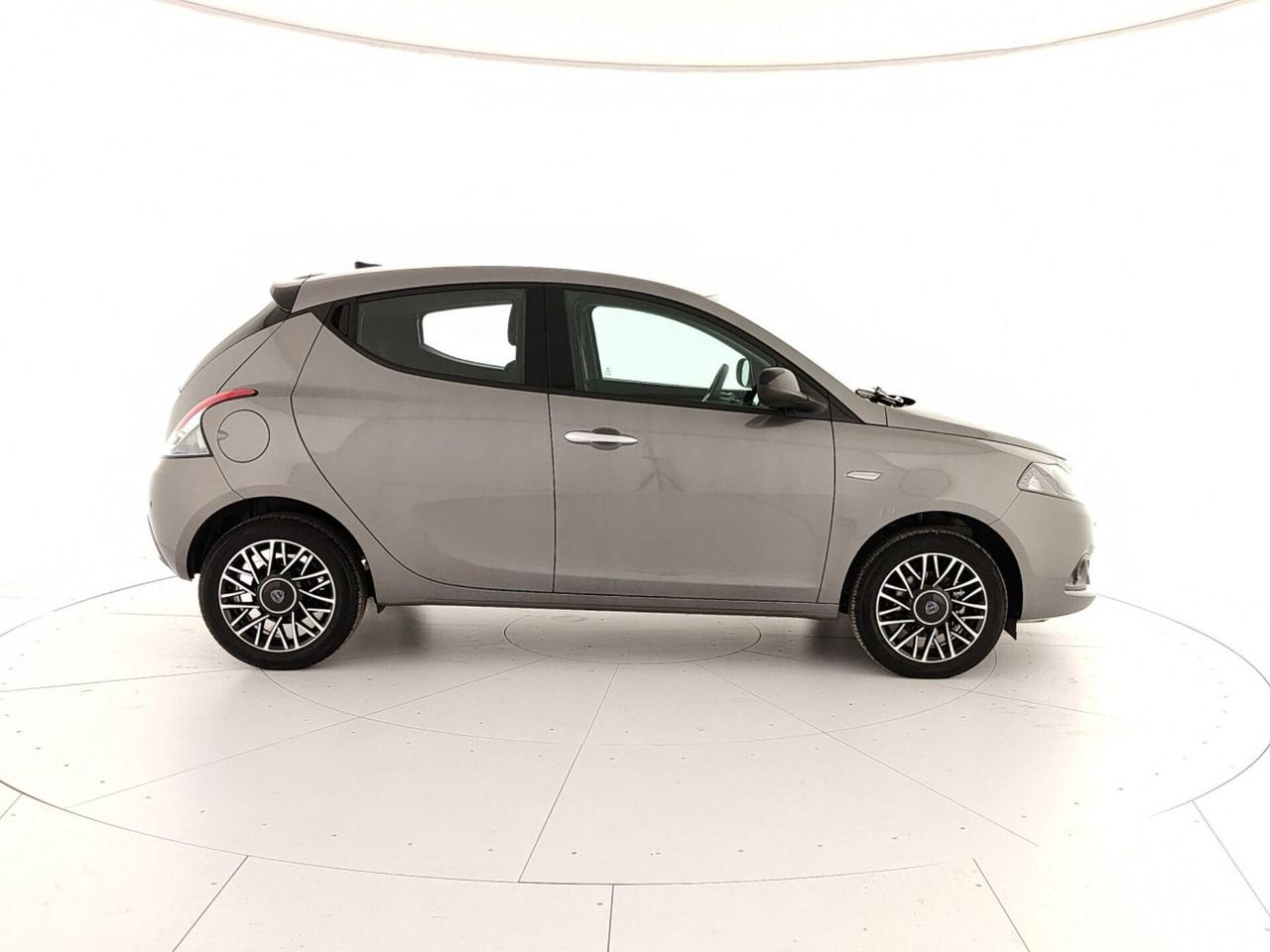 Lancia Ypsilon 1.0 FireFly 5 porte S&S Hybrid Platino