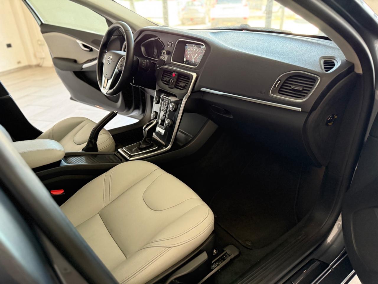 Volvo V40 D2 Geartronic R-design Kinetic