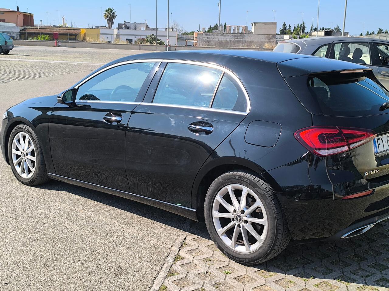 MERCEDES-BENZ A 180d AUTOMATIC SPORT PLUS LED AMBIENT