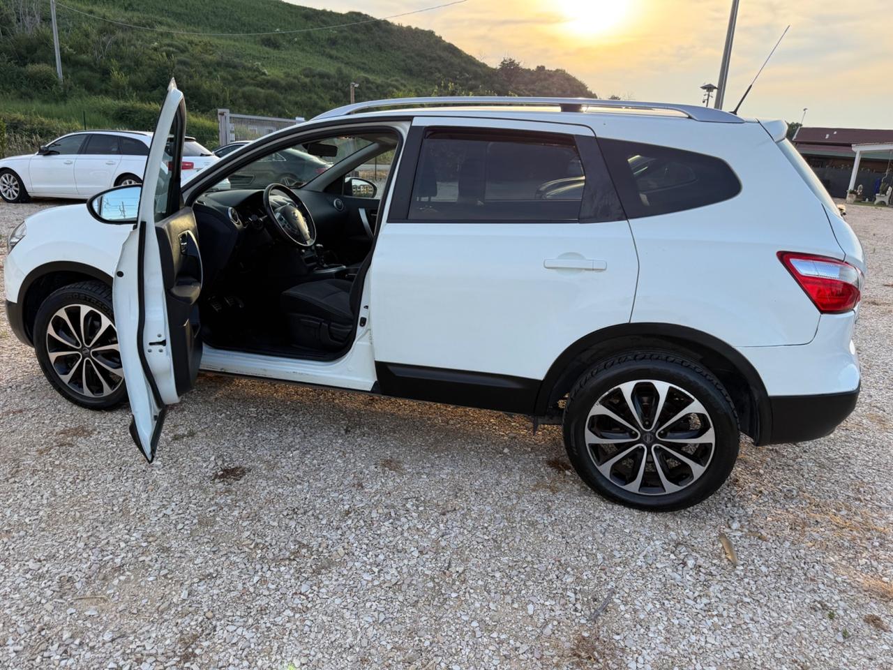 Nissan Qashqai 1.5 diesel PERMUTE 3.999€