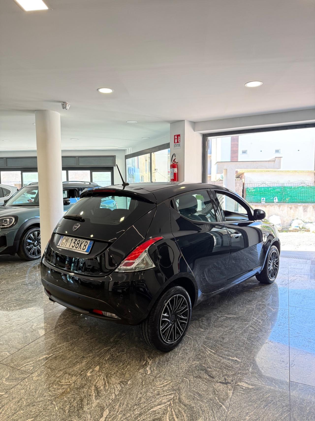 Lancia Ypsilon 1.2 69 CV 5 porte GPL Gold