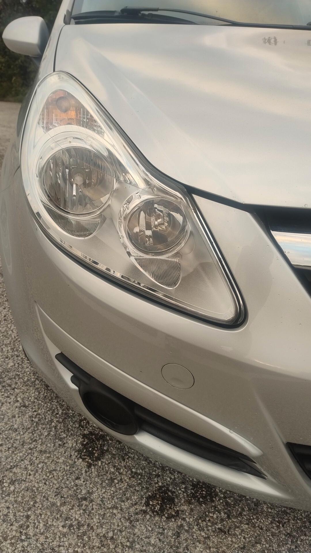 Opel Corsa 1.4 16V 5 porte Cosmo