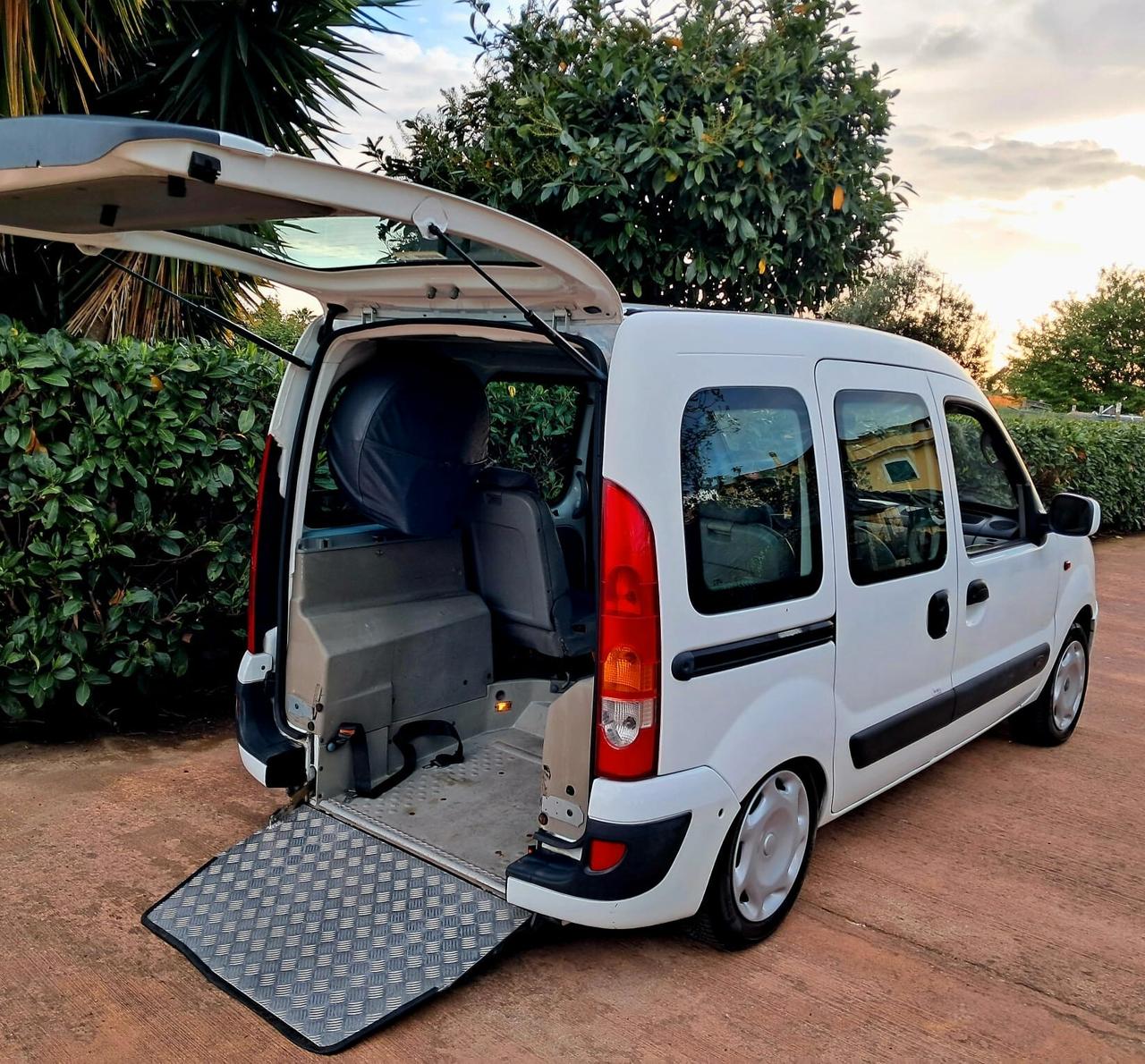 Renault Kangoo TRASPORTO DISABILI PIANALE RIBASSATO UNIPRO