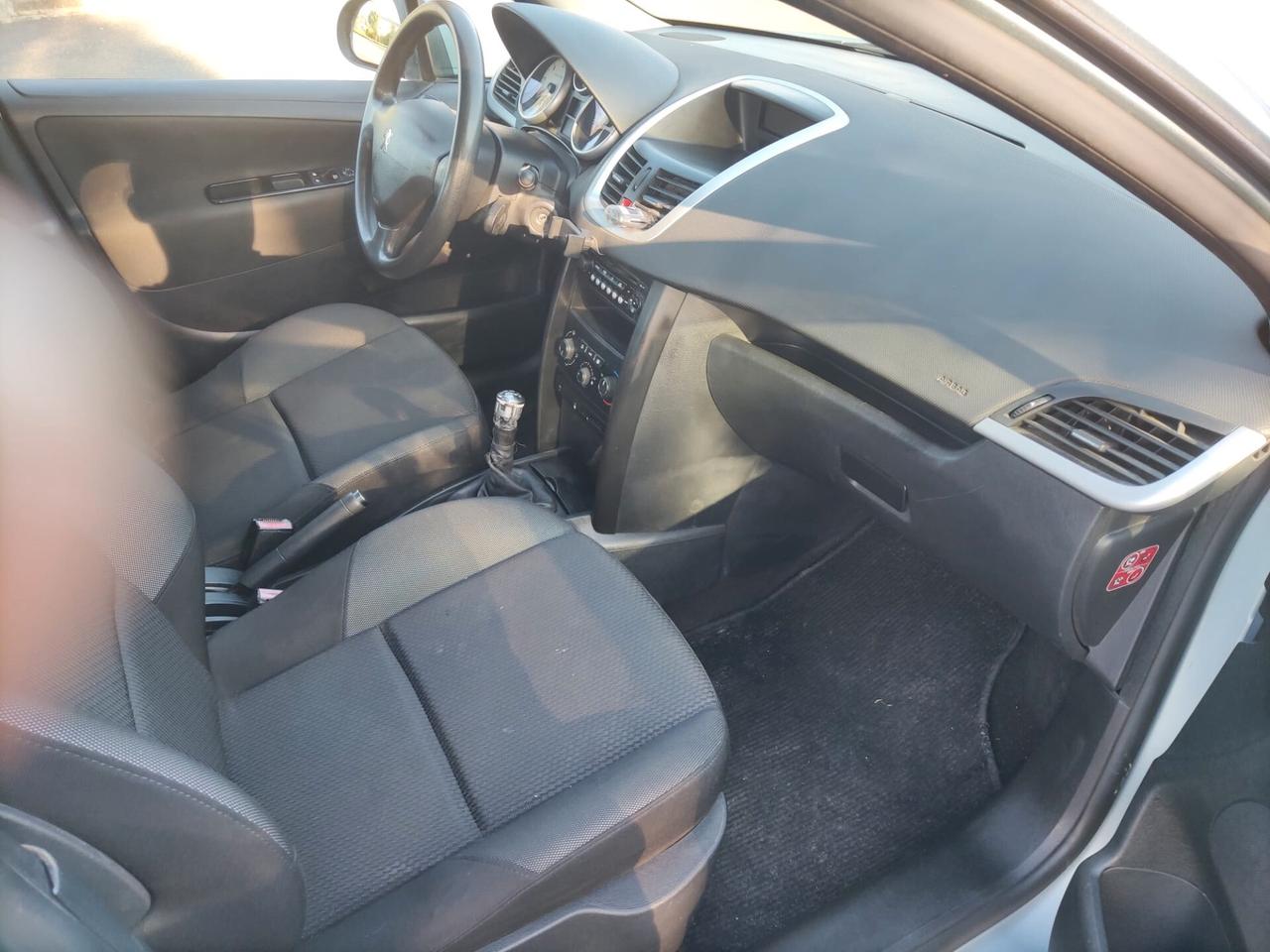 Peugeot 207 1.4 HDi ok neopatentati. Energie Sport