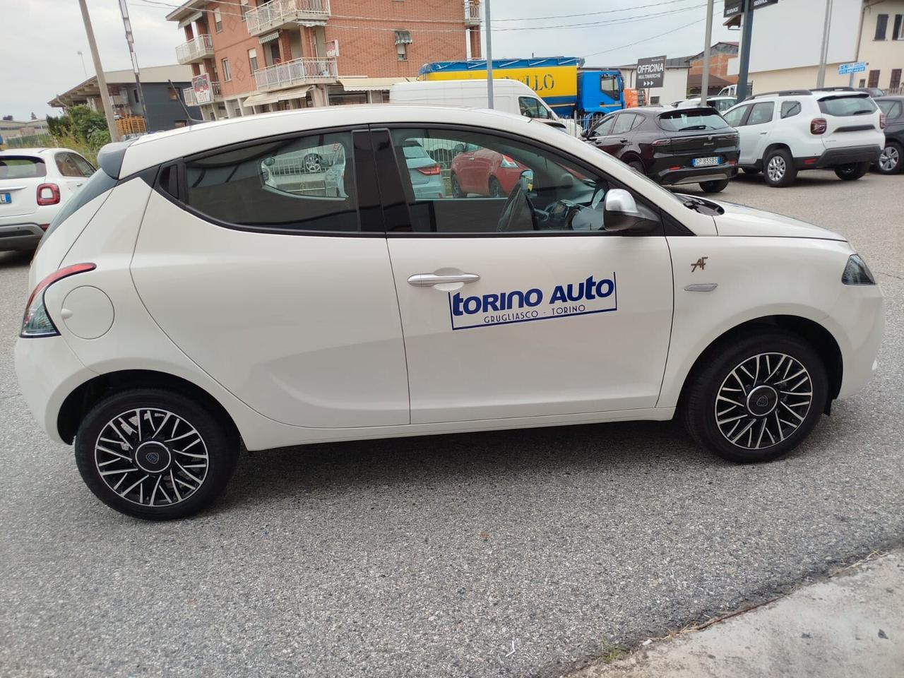 Lancia Ypsilon 1.0 FireFly 5 porte S&S Hybrid Alberta Ferretti