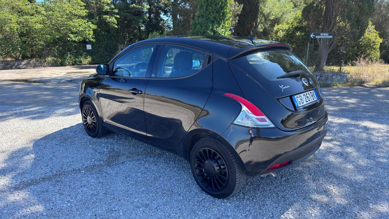 Lancia Ypsilon 1.2 69 CV 5 porte GPL Ecochic Monogram