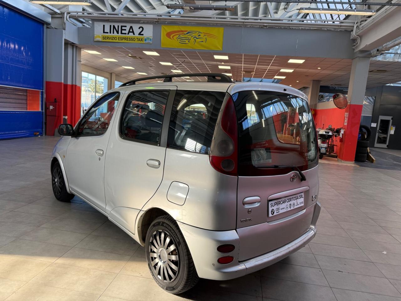 Toyota Yaris verso 1.0i cabio automatico