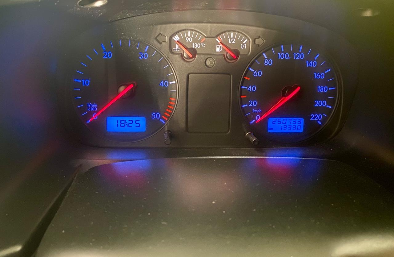 Volkswagen Transporter 2.5 TDI/88CV 9 Posti kombi