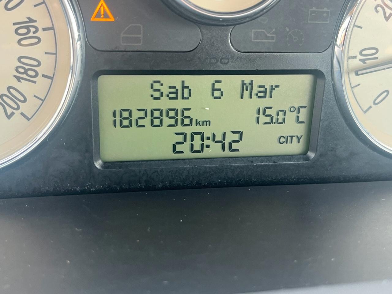 Lancia Ypsilon 1.2 Argento TETTO PANORAMICO APRIBILE ADATTA AI NEOPATENTATI