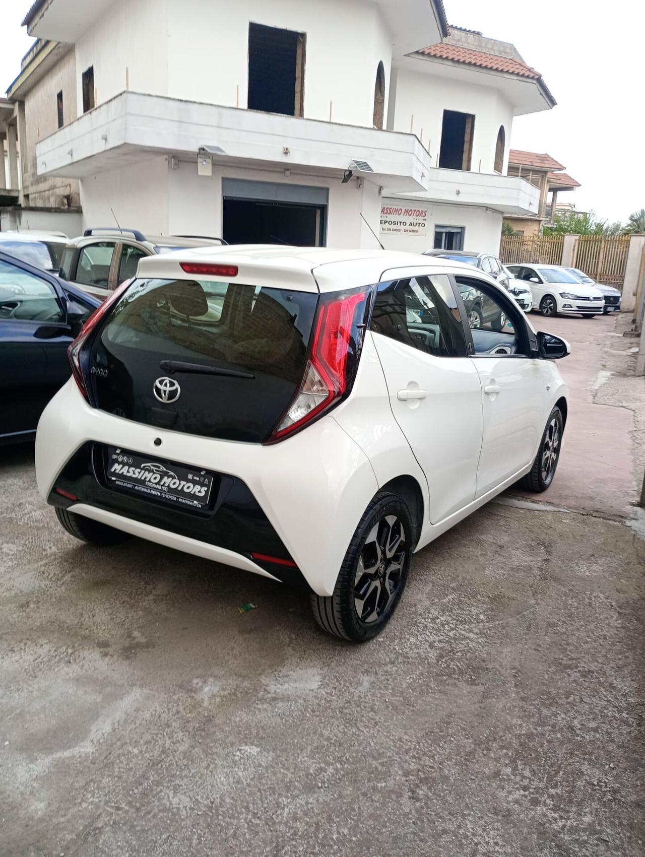 Toyota Aygo Connect 1.0 VVT-i 72 CV 5 porte x-play