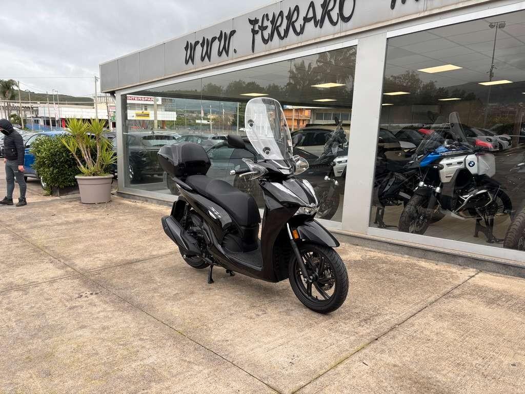 Honda SH 350 2024 / KM 12.000 Tuo a solo 59 Euro al mese
