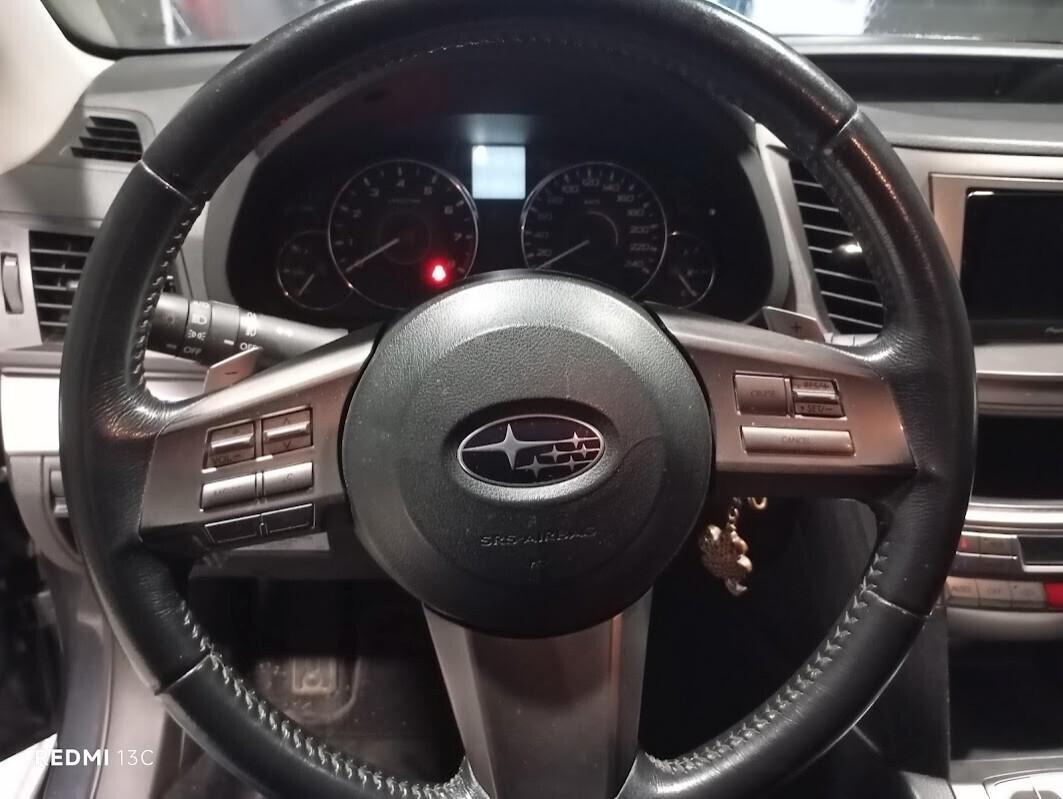 Subaru Legacy del 2013 GPL 2033 GANCIO TRAINO THULE